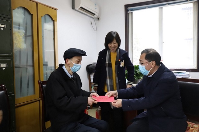 集團(tuán)黨委委員、職工董事、工會(huì)主席武勇 一行到華西安裝公司走訪慰問(wèn)