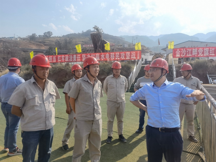公司黨委書記、執(zhí)行董事朱軍一行到白鶴灘水電站會東縣移民安置項(xiàng)目駐點(diǎn)督導(dǎo)