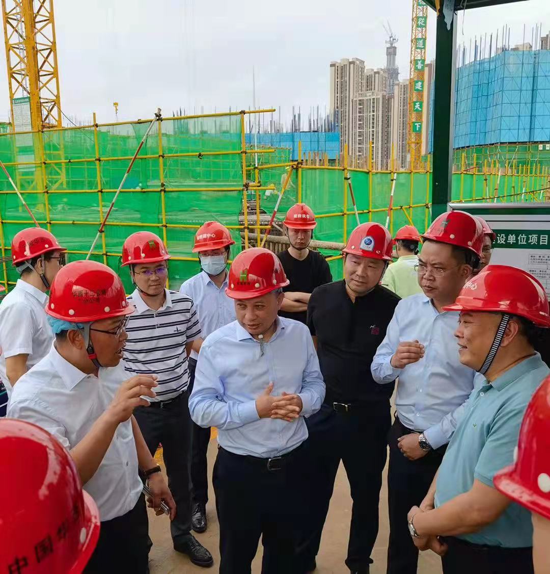 四川省住建廳黨組書(shū)記、廳長(zhǎng)何樹(shù)平一行到玉景苑項(xiàng)目調(diào)研